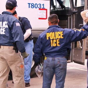 Qué hacer si recibes la orden de deportación de los Estados Unidos